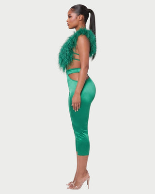 Conjunto de top sin espalda con plumas sintéticas y pantalones capri de KAYLIS