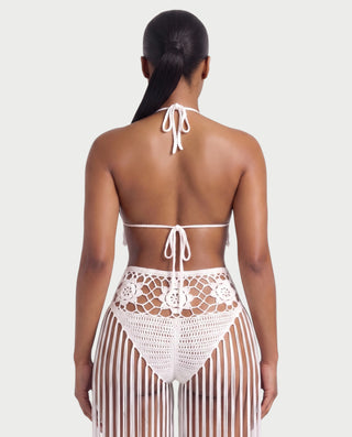 Vestido mini de malla con aberturas y detalle de cadena de JUVIA
