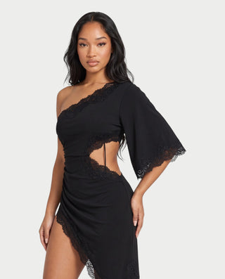 Vestido mini de malla con aberturas y detalle de cadena de JUVIA