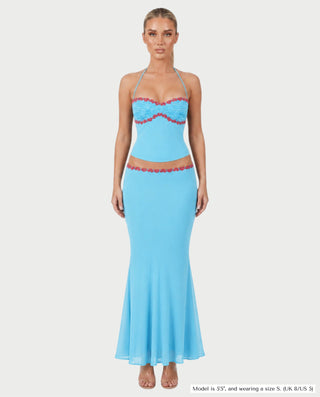 Vestido mini de malla con aberturas y detalle de cadena de JUVIA
