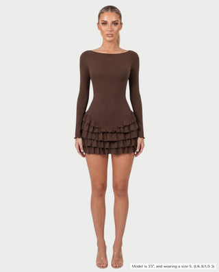 Vestido mini de malla con aberturas y detalle de cadena de JUVIA