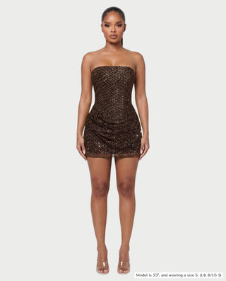 Vestido mini de malla con aberturas y detalle de cadena de JUVIA