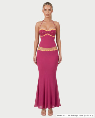Vestido mini de malla con aberturas y detalle de cadena de JUVIA