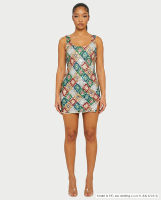 Vestido mini de malla con aberturas y detalle de cadena de JUVIA