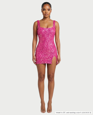 Vestido mini de malla con aberturas y detalle de cadena de JUVIA