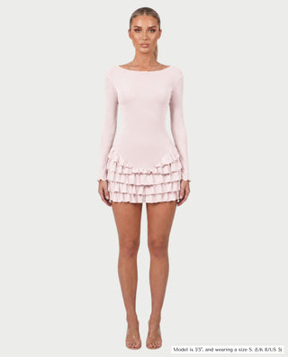 Vestido mini de malla con aberturas y detalle de cadena de JUVIA