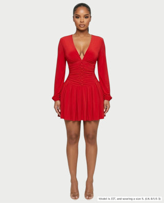 Vestido mini de malla con aberturas y detalle de cadena de JUVIA