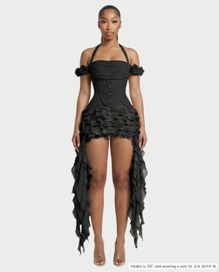 Vestido mini de malla con aberturas y detalle de cadena de JUVIA