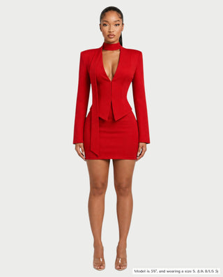 Vestido mini de malla con aberturas y detalle de cadena de JUVIA
