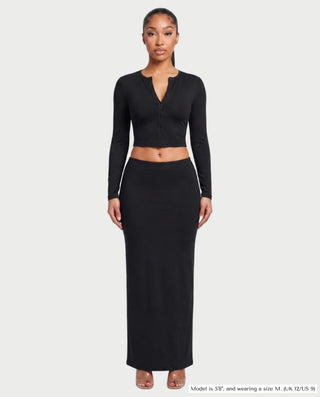 Vestido mini de malla con aberturas y detalle de cadena de JUVIA