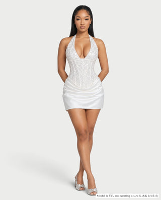 Vestido mini de malla con aberturas y detalle de cadena de JUVIA