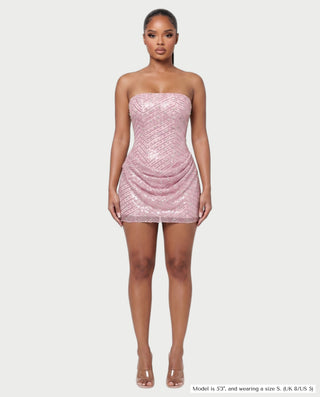 Vestido mini de malla con aberturas y detalle de cadena de JUVIA