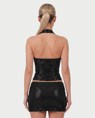 Vestido mini de malla con aberturas y detalle de cadena de JUVIA