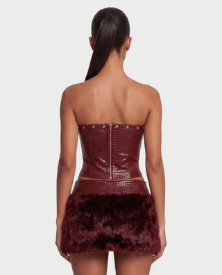 Vestido mini de malla con aberturas y detalle de cadena de JUVIA