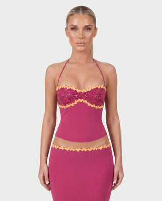Vestido mini de malla con aberturas y detalle de cadena de JUVIA