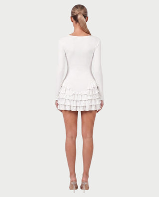 Vestido mini de malla con aberturas y detalle de cadena de JUVIA