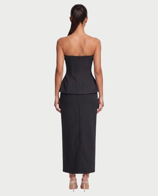 Vestido mini de malla con aberturas y detalle de cadena de JUVIA
