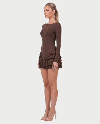 Vestido mini de malla con aberturas y detalle de cadena de JUVIA