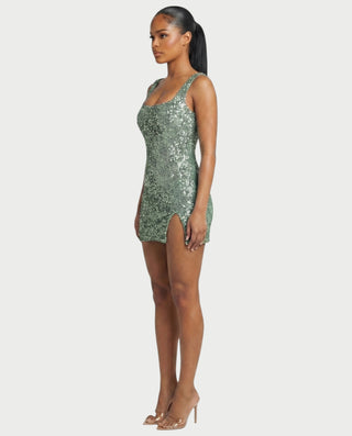 Vestido mini de malla con aberturas y detalle de cadena de JUVIA