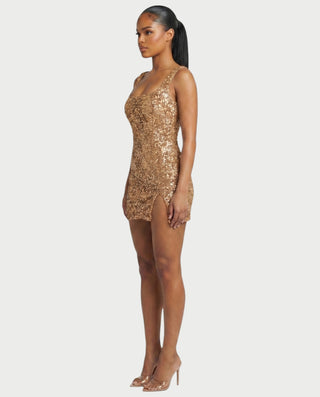 Vestido mini de malla con aberturas y detalle de cadena de JUVIA