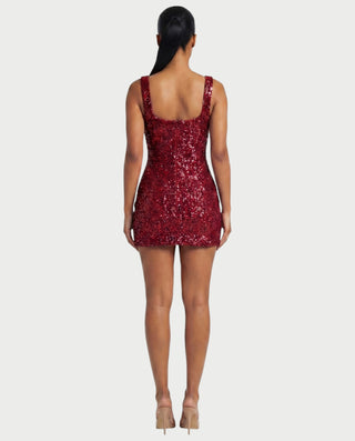 Vestido mini de malla con aberturas y detalle de cadena de JUVIA