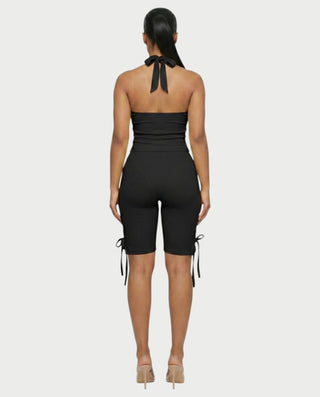 Conjunto de top corto con cuello halter y pantalones capri con lazo lateral CHIYA