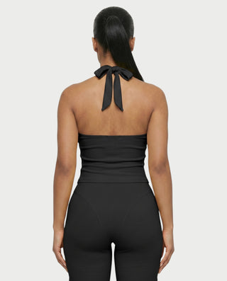 Conjunto de top corto con cuello halter y pantalones capri con lazo lateral CHIYA