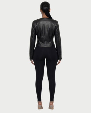 Chaleco corto con hebilla frontal de piel sintética QUELLA