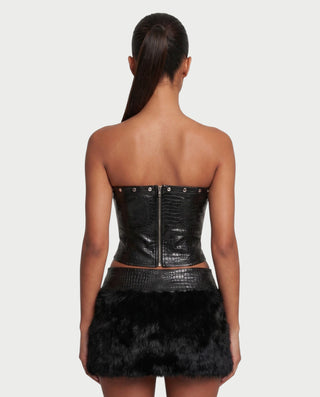 Vestido mini de malla con aberturas y detalle de cadena de JUVIA