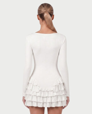 Vestido mini de malla con aberturas y detalle de cadena de JUVIA