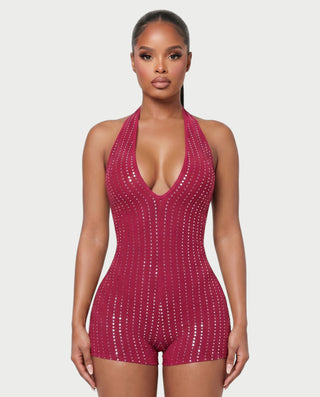 Vestido mini de malla con aberturas y detalle de cadena de JUVIA