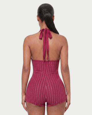 Vestido mini de malla con aberturas y detalle de cadena de JUVIA