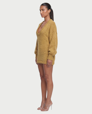 Vestido mini de malla con aberturas y detalle de cadena de JUVIA
