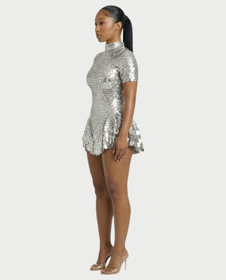 Vestido midi con flecos y escote pronunciado de LIRRA