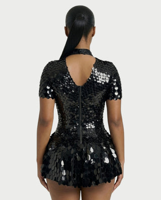 Vestido midi con flecos y escote pronunciado de LIRRA