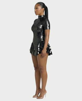 Vestido midi con flecos y escote pronunciado de LIRRA