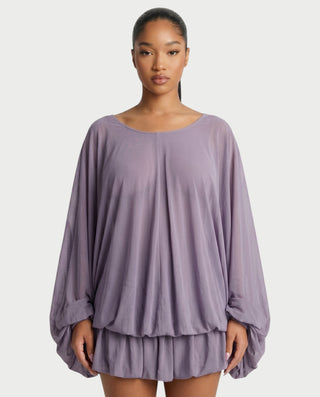 Vestido mini de malla con aberturas y detalle de cadena de JUVIA