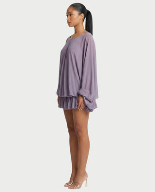 Vestido mini de malla con aberturas y detalle de cadena de JUVIA