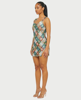 Vestido mini de malla con aberturas y detalle de cadena de JUVIA