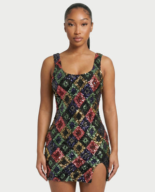 Vestido mini de malla con aberturas y detalle de cadena de JUVIA