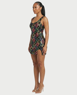 Vestido mini de malla con aberturas y detalle de cadena de JUVIA