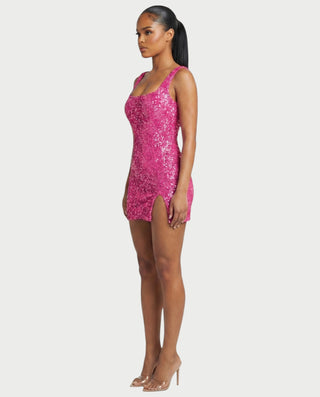Vestido mini de malla con aberturas y detalle de cadena de JUVIA