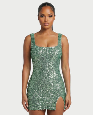Vestido mini de malla con aberturas y detalle de cadena de JUVIA