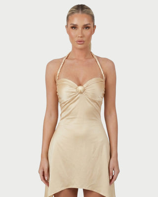 Vestido mini de malla con aberturas y detalle de cadena de JUVIA