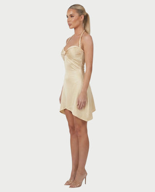 Vestido mini de malla con aberturas y detalle de cadena de JUVIA