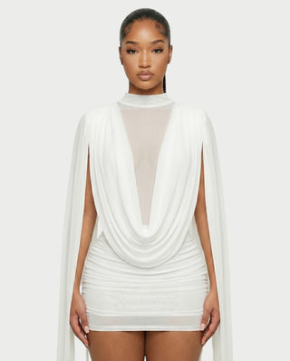 Vestido mini drapeado de malla con cuello alto de WAYONA