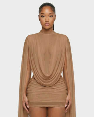 Vestido mini drapeado de malla con cuello alto de WAYONA