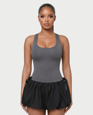 Vestido mini con dobladillo abullonado y camiseta sin mangas de MAURELLE