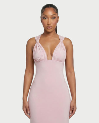 Vestido largo fruncido con escote halter y escote pronunciado SELYA