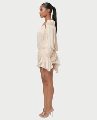 Vestido mini de malla con aberturas y detalle de cadena de JUVIA